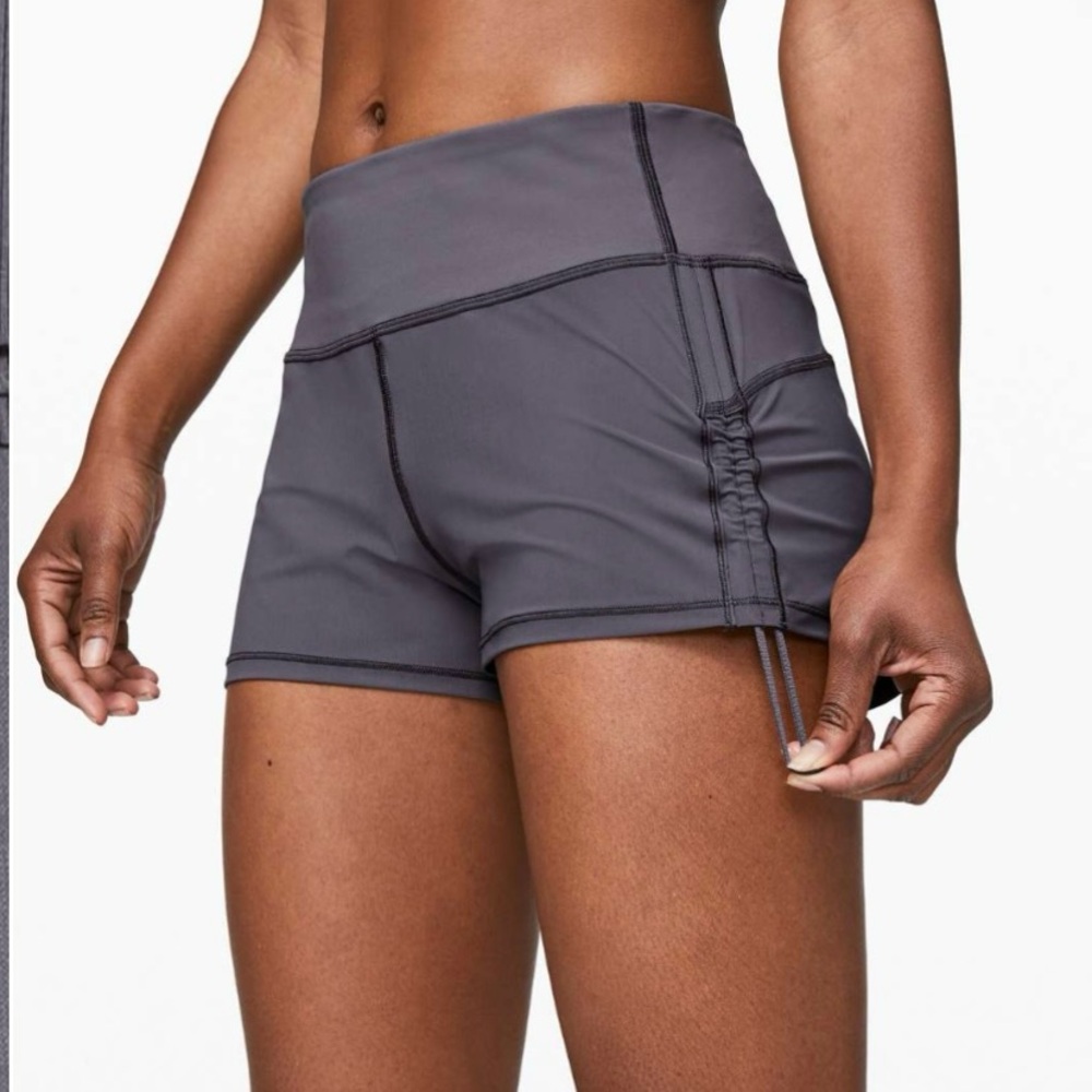 Lululemon Cinch and Stretch Shorts 2.5” Moonwalk Size 12 NEW Rare